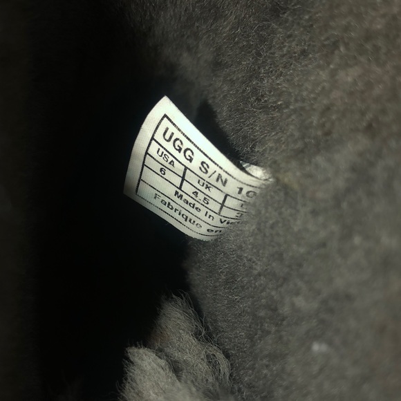 GREY UGG BOOTS ! - Picture 4 of 4